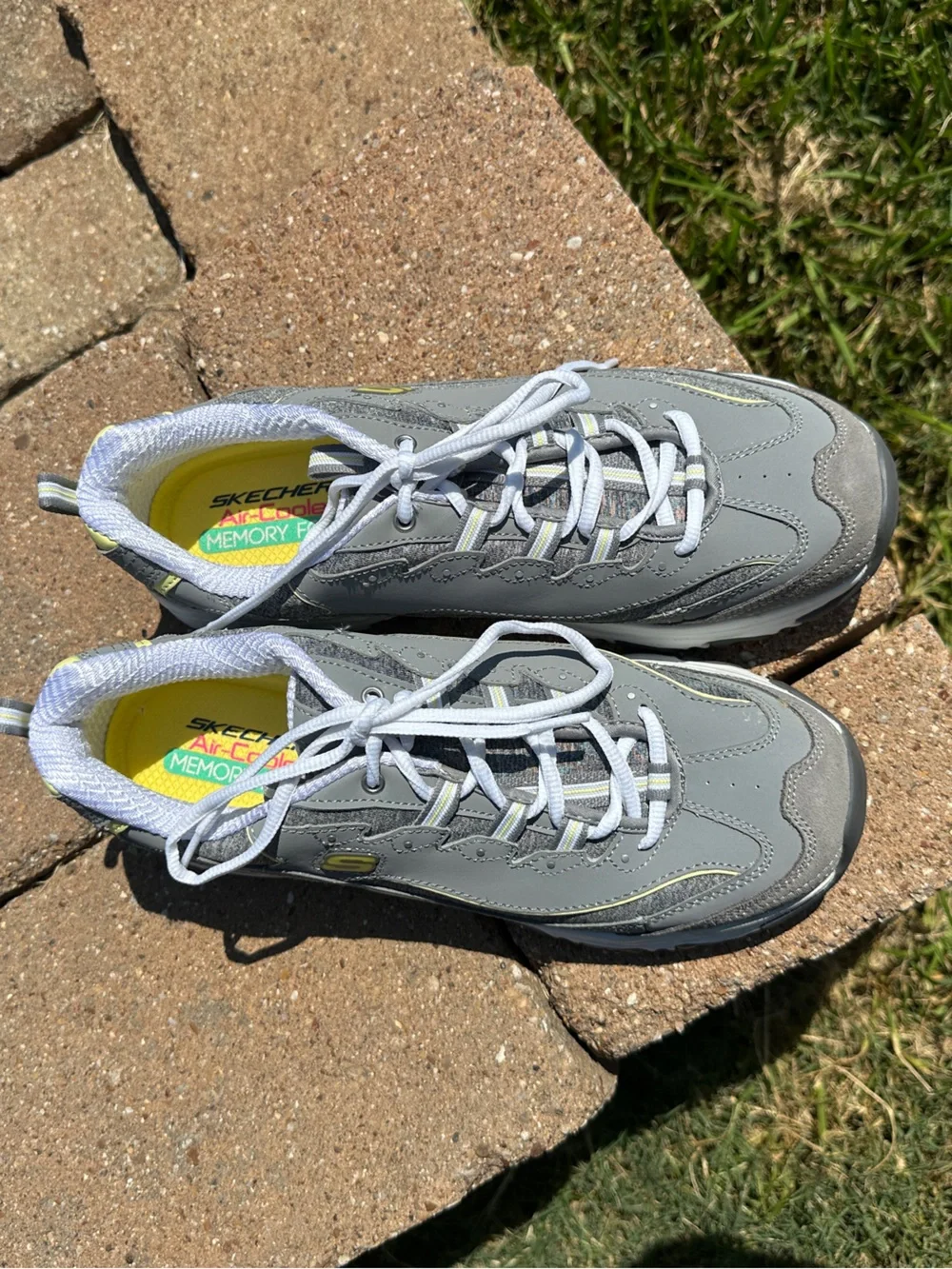 Skechers Women's  Memory Foam D'lite Me Too lace-up Sneakers Gray and White  11